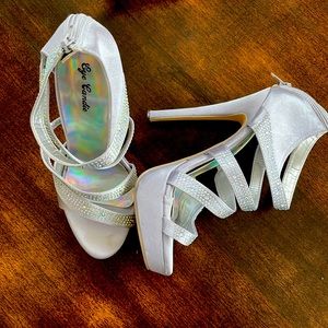 NWT EYE CANDY Silver Rhinestone Strappy Platform Heels, Size 8